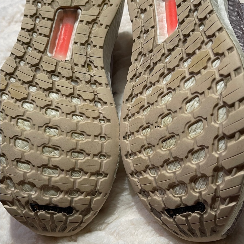 Adidas UltraBoost - Picture 8 of 10